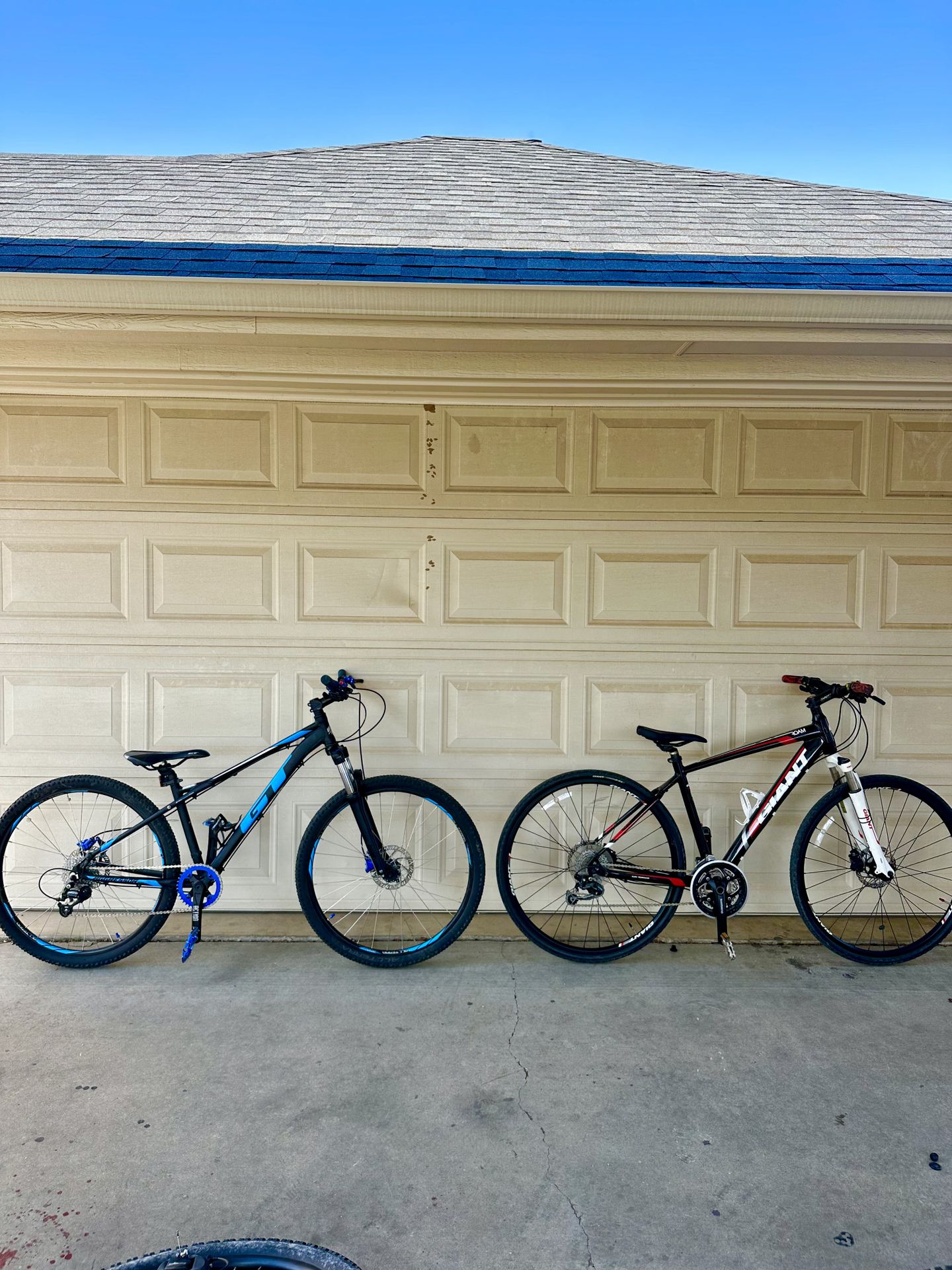 Both DEORE Giant Roam 2 29/M and GT Aggressor Pro S/27.5 fully upgraded mountain bikes