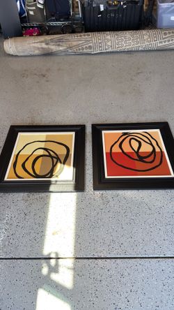 Set of 2 wall hangings