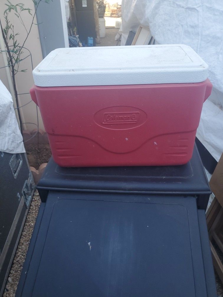 Ice Chest Cooler By Coleman 24 Cans I ASK $20.00