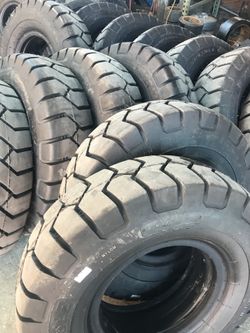 (12) 825x15 Carlisle forklift tires