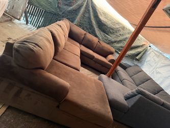 Brown Couch great condition clean we sell all the time delivery $40 local