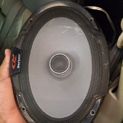 SE VENDEN 4 BOSINAS 6X9 MARCA ALPINE CON SUS COMPONENTES Y TAPAS TAMBIEN. PRECIO 220$ CALADOS