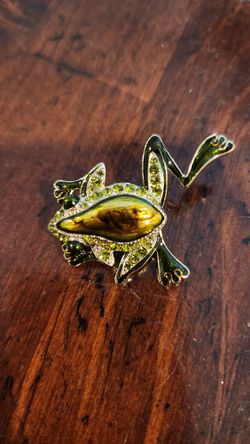 Frog Broach  Liz Claborne 