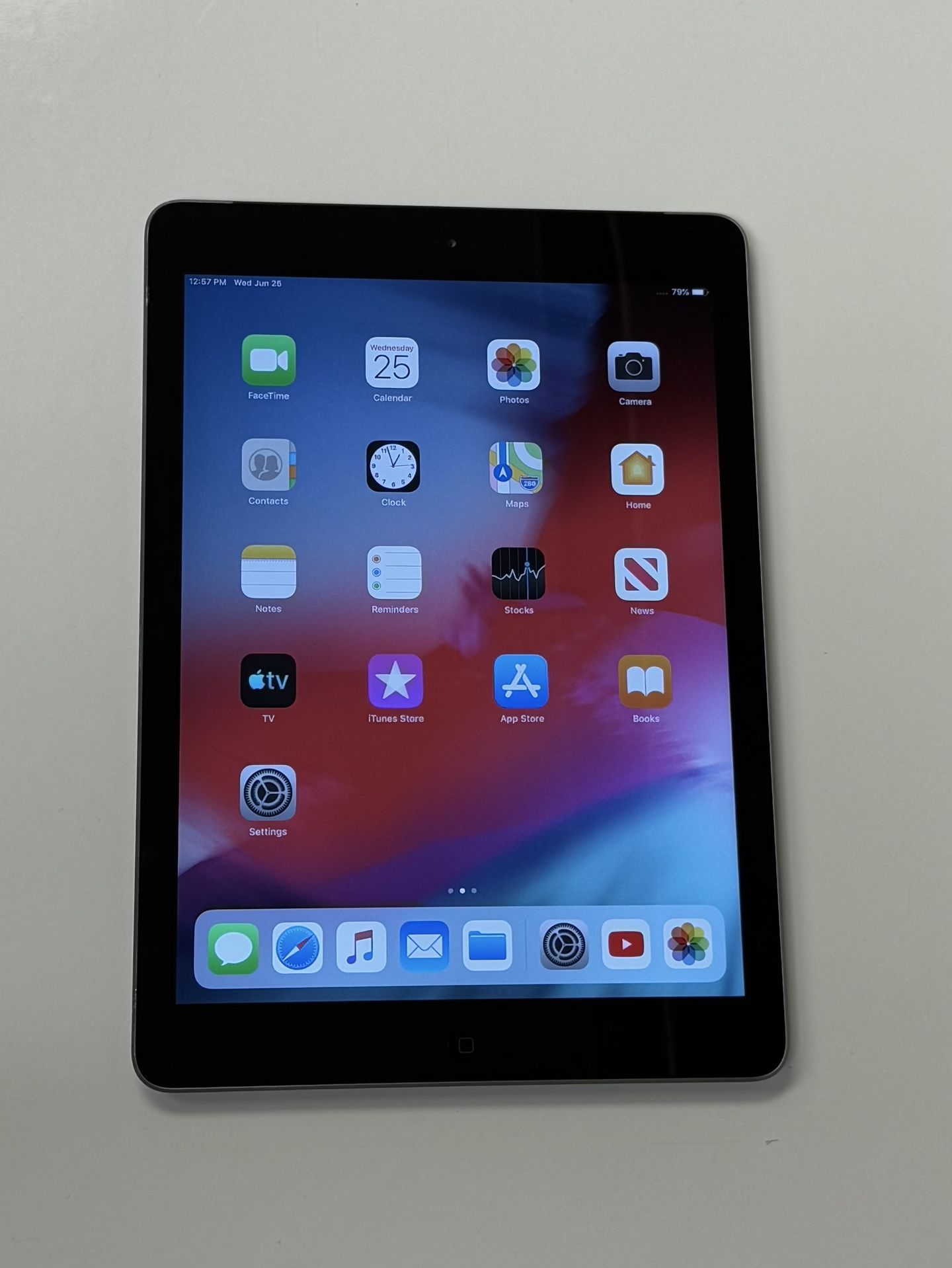 Apple iPad Air 1 1st Gen 16GB 9.7” Wi-Fi + Unlocked Cellular Space Gray Tablet
