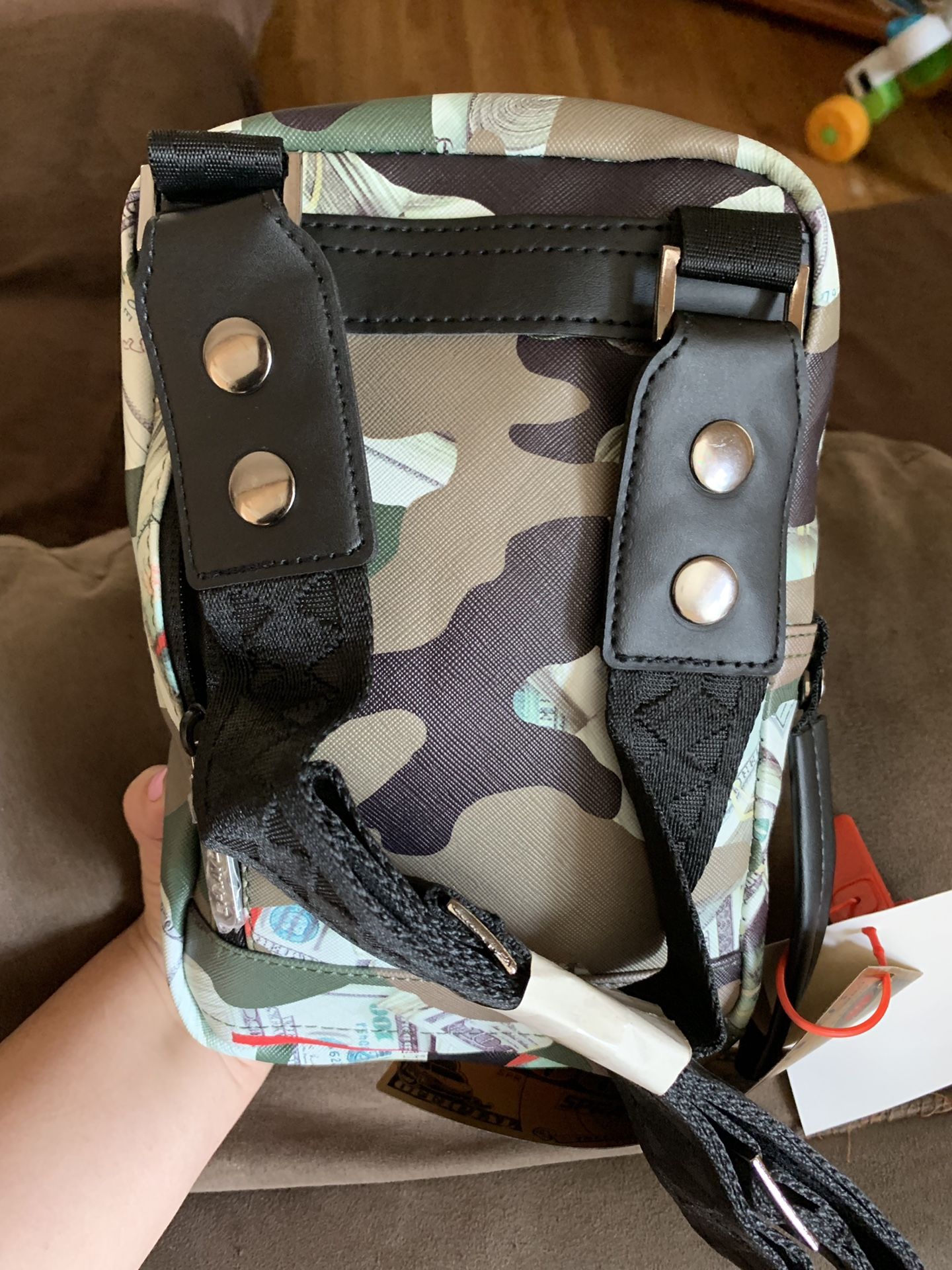 SPRAYGROUND Shark Duffel Bag for Sale in Tujunga, CA - OfferUp