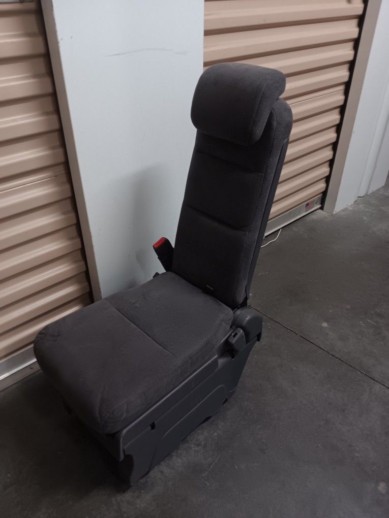 Honda Odyssey 2005-2009 2nd Row, Middle Jump Seat