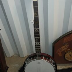New Banjo Franciscan Wit Case 
