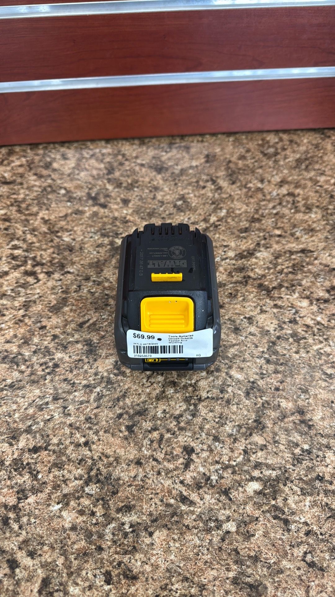 Tools batteries Dewalt dcb606