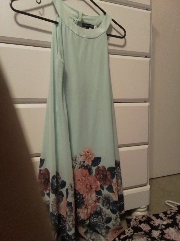 Light Blue Dress With Flowers At The Bottom Size 16