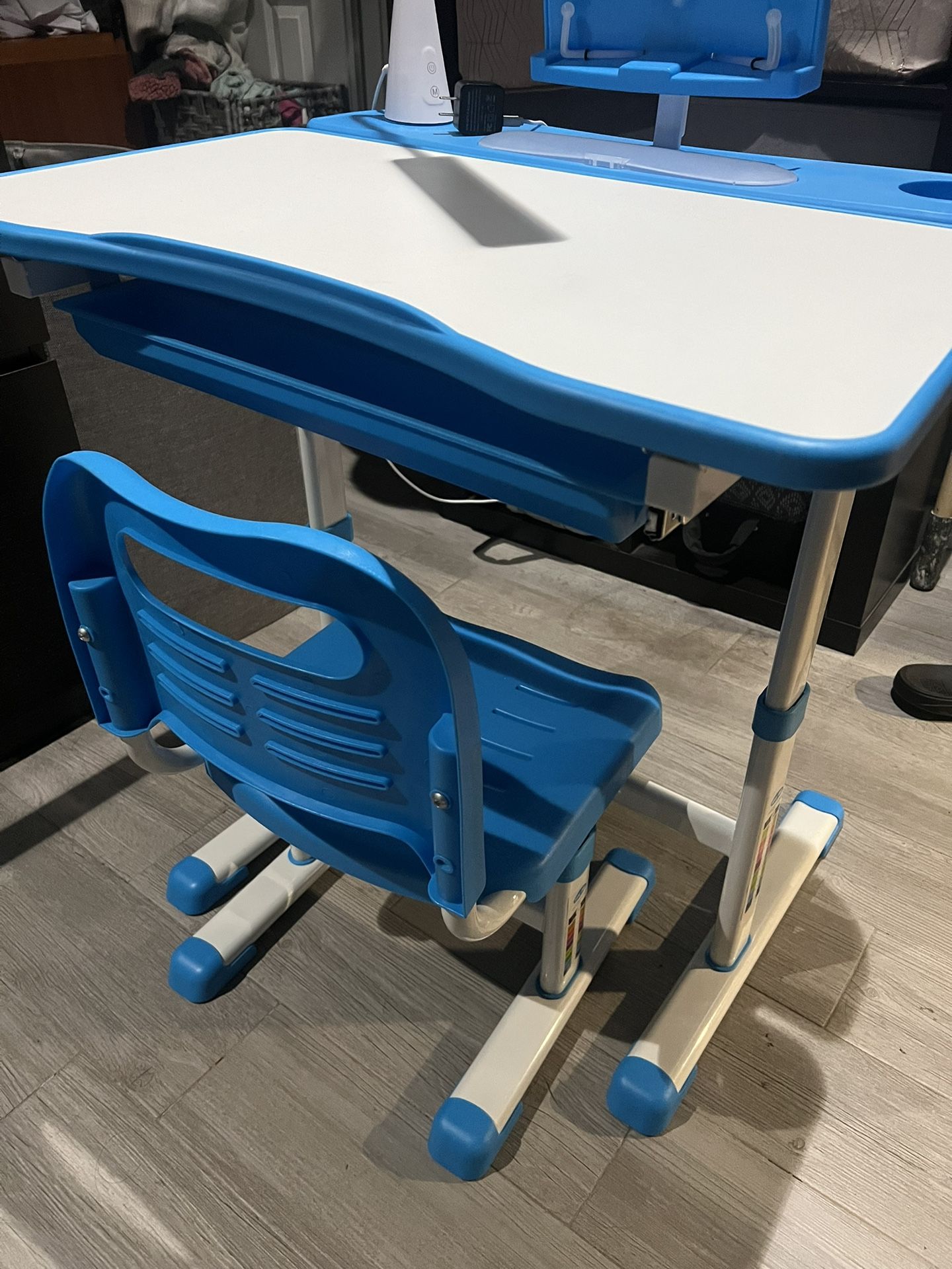 Kids Desk And Chair Set