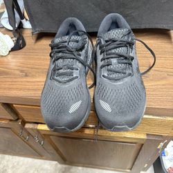 Brooks Tennis Shoes  Men’s Size 11