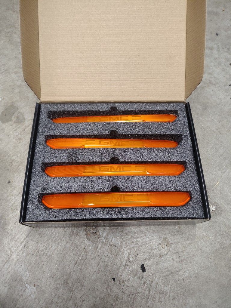 GMC 2500hd OEM Fender Lights