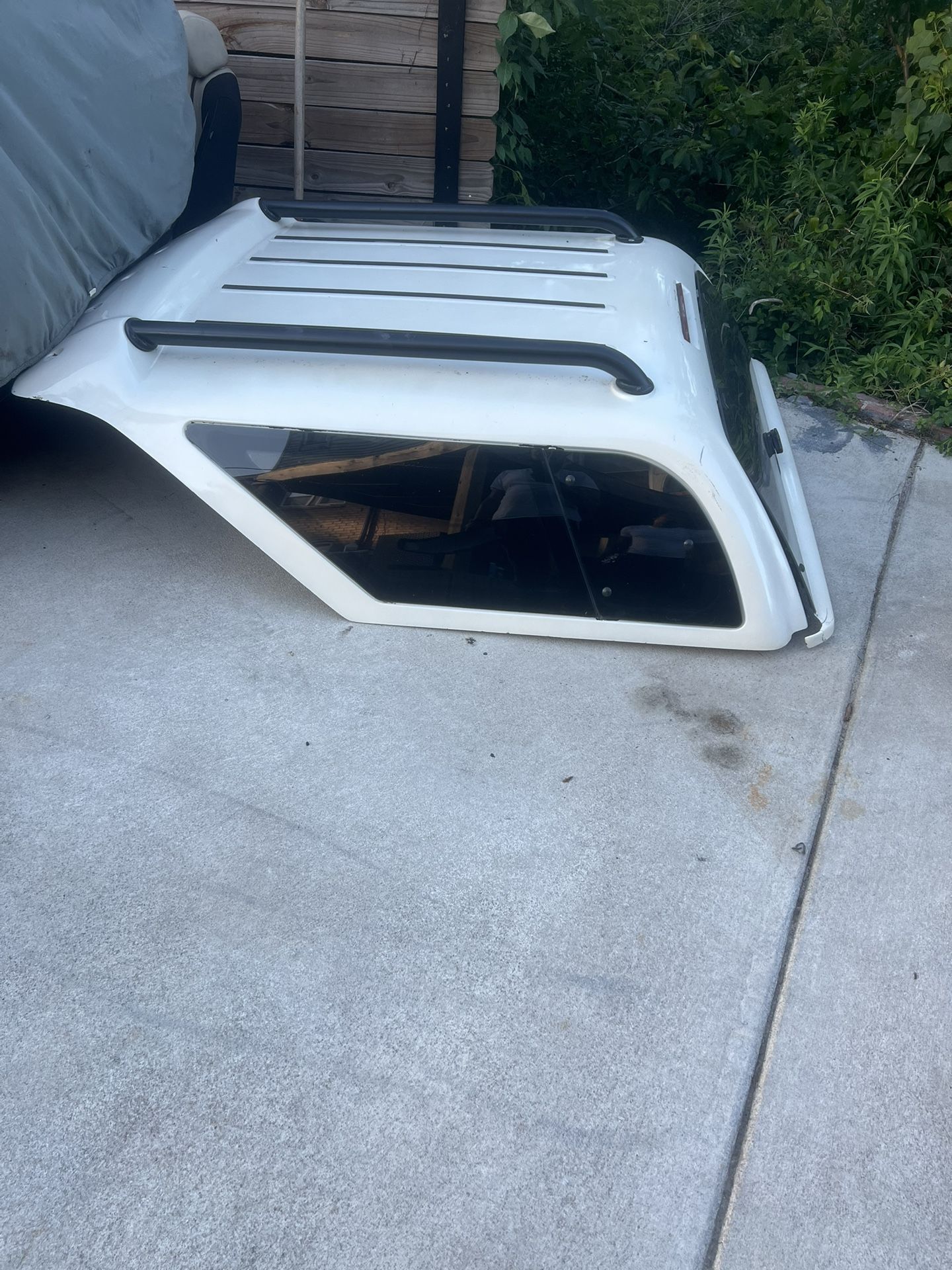 Chevrolet Avalanche Custom Snug Top Camper Shell