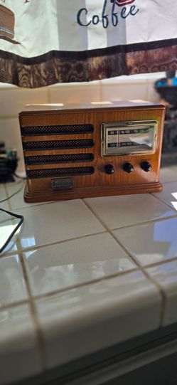 THOMAS COLLECTOR'S EDITION RADIO MODEL 1947 AM/FM CASSETTE TAPE