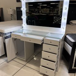 Vanity With Lights 🔥🔥🔥