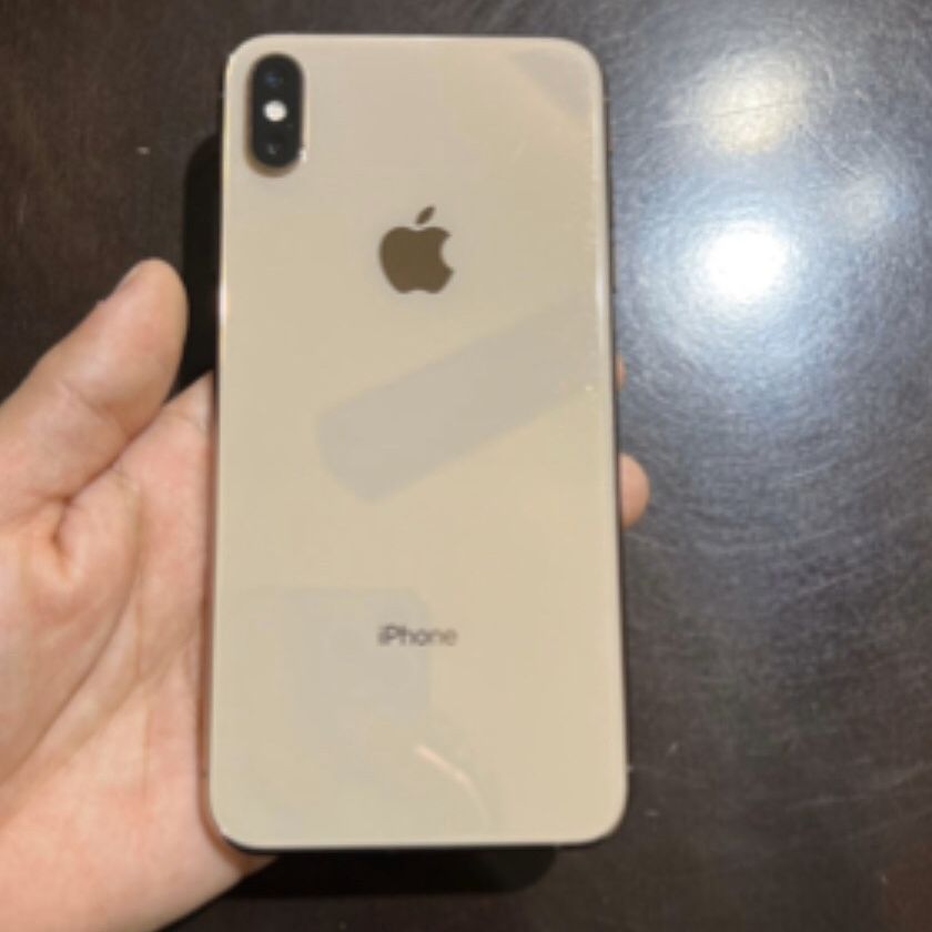 Apple iPhone XS Max 64 GB in Gold for Sale in New York, NY