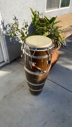Really cool awesome vintage drum.