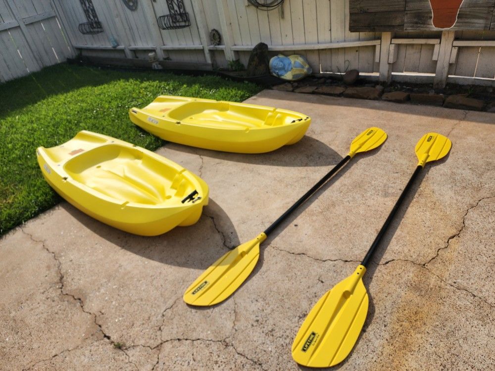 Two Like New Kayak LifeTime 6ft Youth With Paddles
(Please Read The Description Below)
