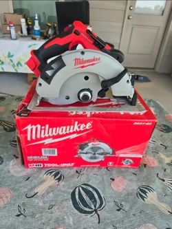 🔥$130 FIRM PRICE🔥Milwaukee M18™ Brushless 7-1/4" Circular Saw (Tool Only)