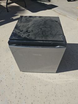 Hisense mini refrigerator