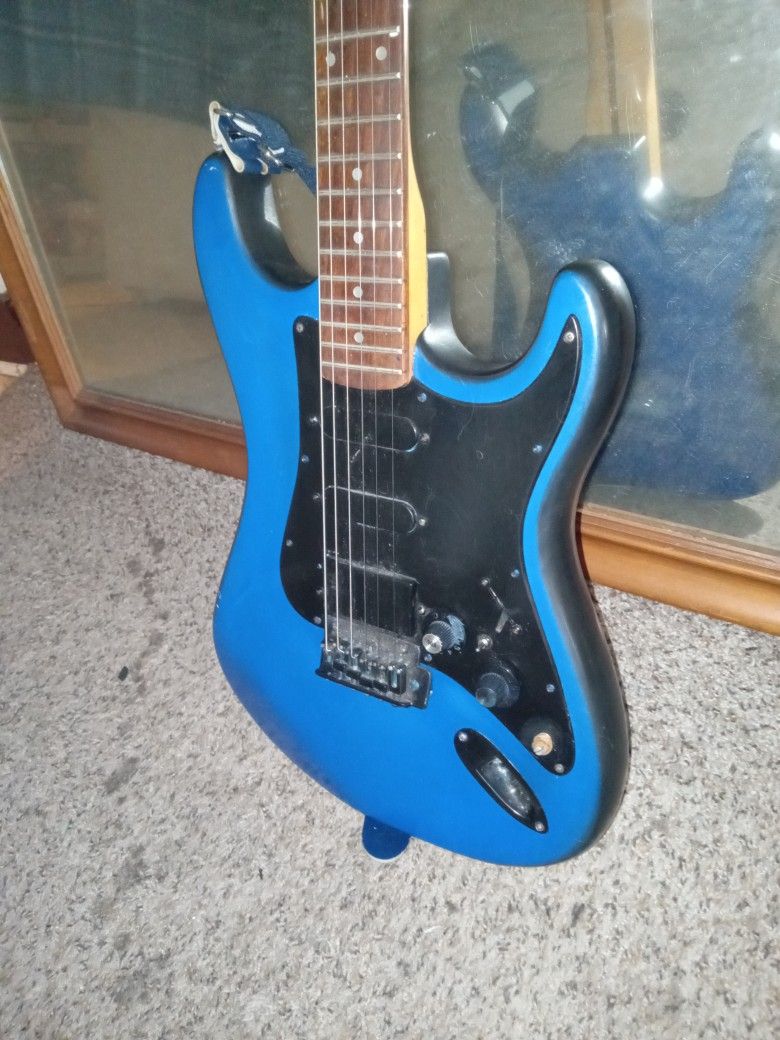 Sebring SB 300 Custom Paint Electric Guitar for Sale in Leesburg, FL