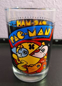 PACMAN VINTAGE GLASS 1980 COLLECTIBLE