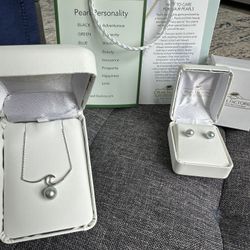 CLEARANCE SALE! Na Hoku Pearl Factory 14k white gold swell necklace with rare silver blue Akoya Pearl and 14k white gold matching earrings. 