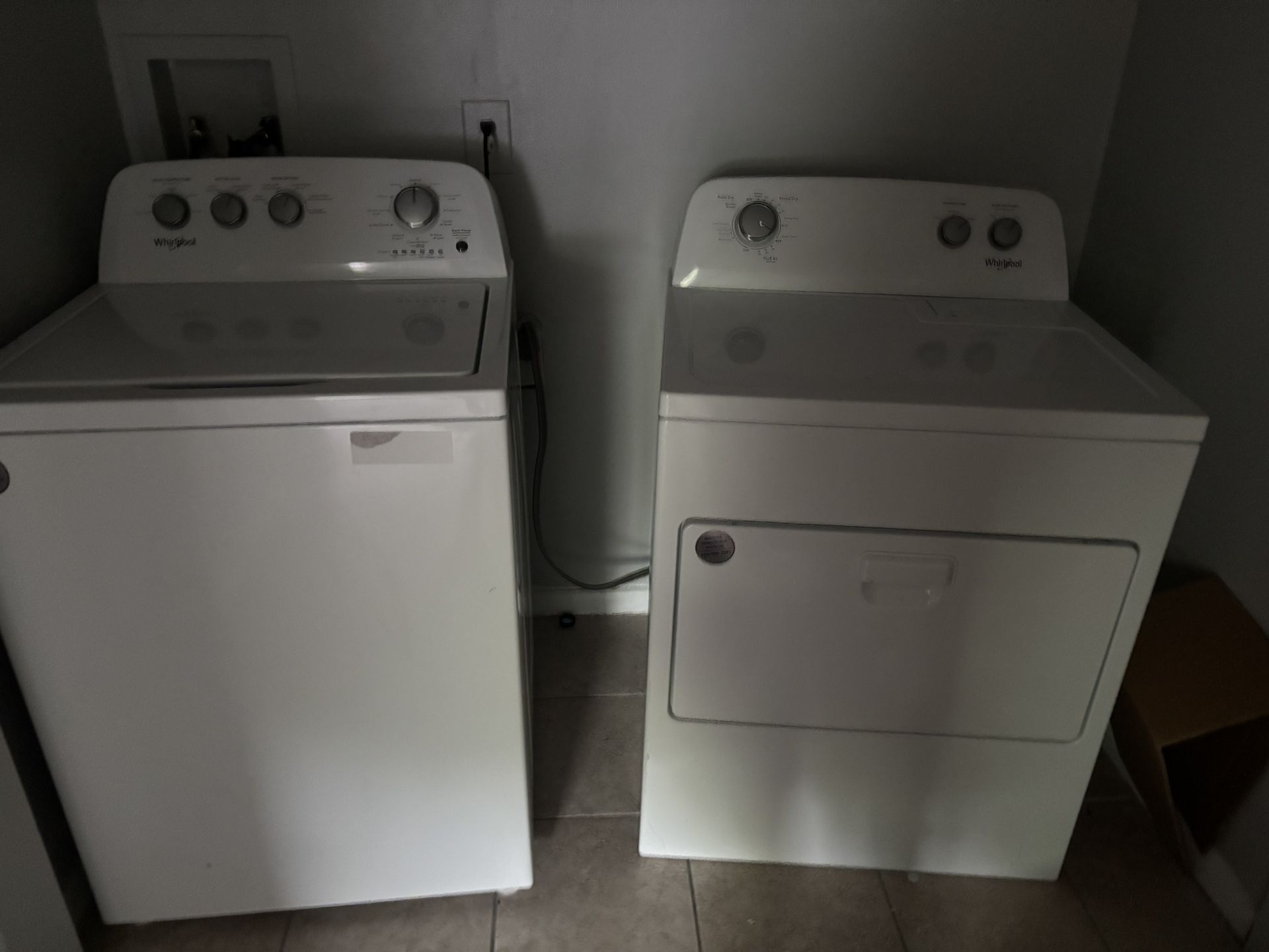 Preowned Whirlpool Washer/dryer Set