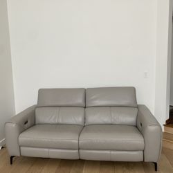 Reclining Leather Loveseat – Excellent Condition
