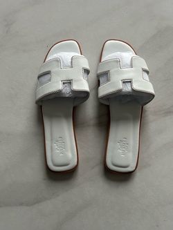 Hermès Oran Flat Sandals White Leather