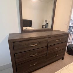 6-drawer Wide Dresser With Mirror