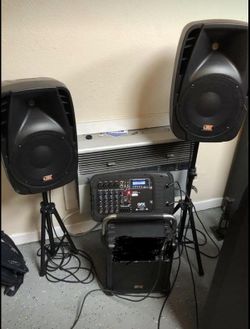 Equipo completo con dos bocinas 10”, tripies y mezcladora // Bluetooth system with two 10” woofers