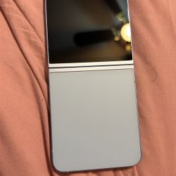 Samsung Galaxy Z Flip 6