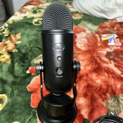 Blue Yeti USB Microphone (Black)