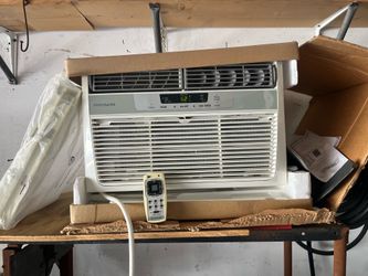 Frigidaire 8,000 BTU Window-Mounted A/C