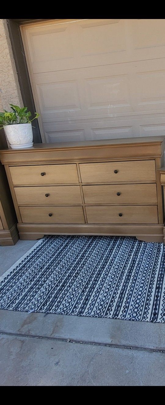 Gorgeous Dresser 