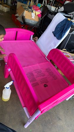 Toddler bed