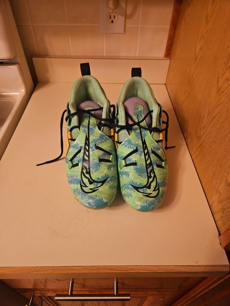 Size 11 Mens Football Cleats