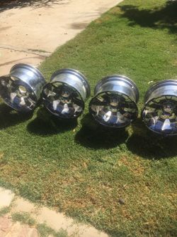 18x10 le quedan a Ford f150 de 6 hollos y expedition