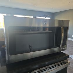 GE Adora  Range Top Microwave Good Condition 