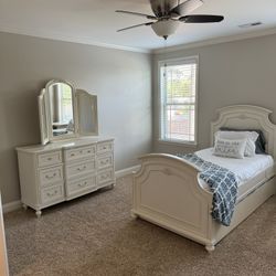 Bed Room Set With Pull Out Bed