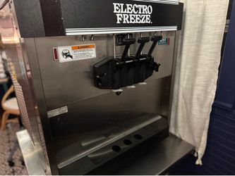Electro Freeze gravity feed soft serve machine