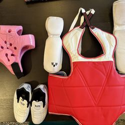 Kids taekwondo Sparring Gear Kit W/ Bag, Girls Xtra-small EZ Fit