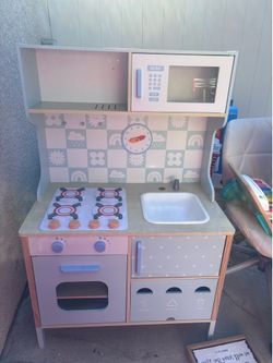 FREE PLAY KITCHEN