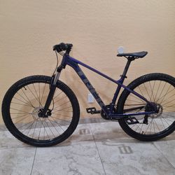 TREK MARLIN 5 MOUNTAIN BIKE 29 ER LIKE NEW ( PURPLE) CHECK MY OTHER BIKES 