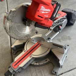 MILWAUKEE M18 LITHIUM-ION BRUSHLESS CORDLESS SAW