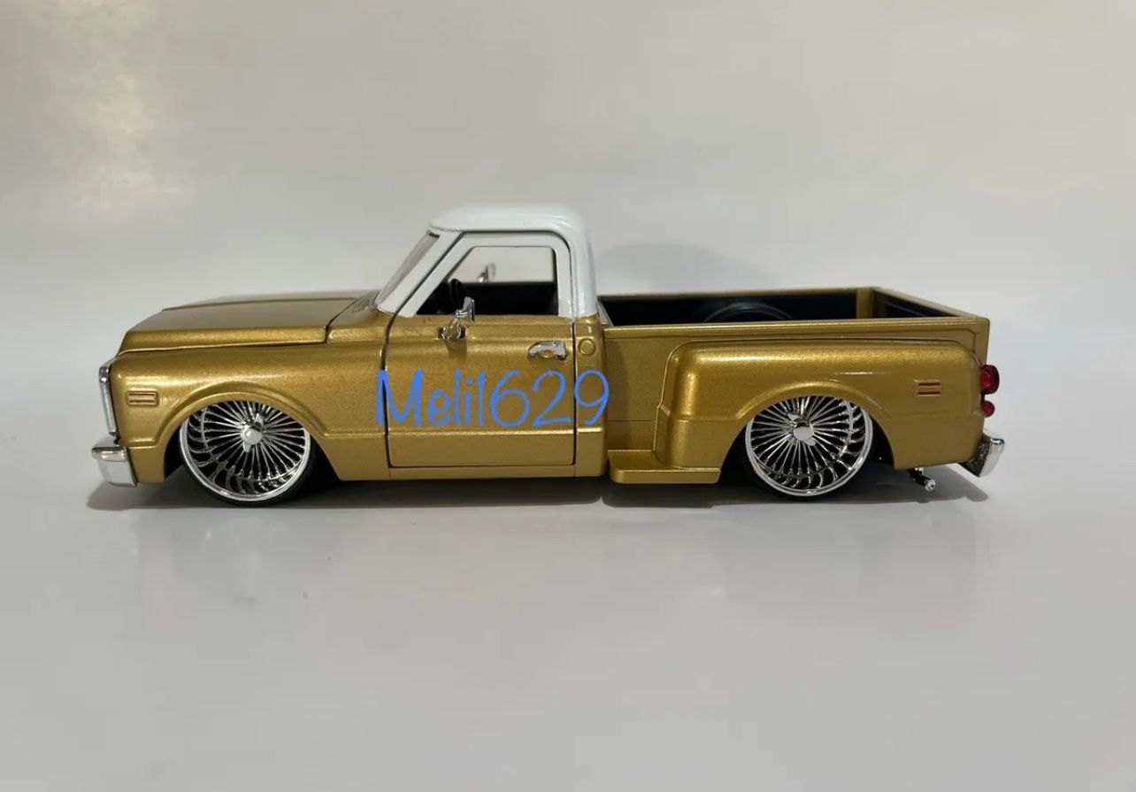 Jada 1969 Chevy Stepside Gold