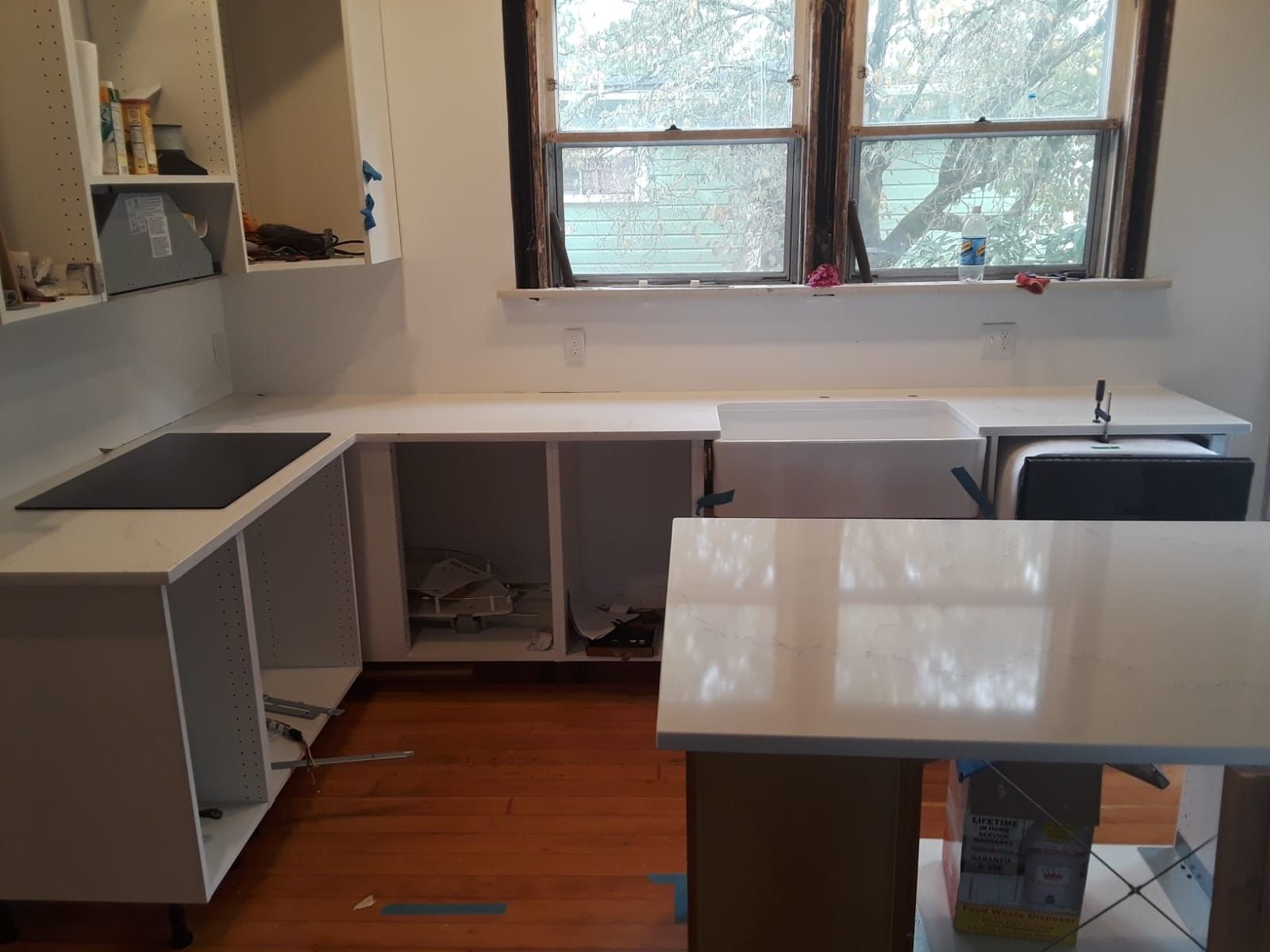 Quartz and granite countertops fabrication