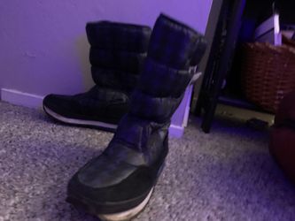 Snow boots