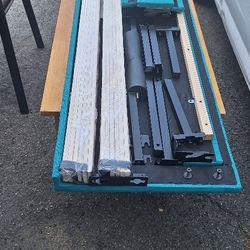 KING SIZE  FRAME WIHT THE SLATS,BRAND NEW